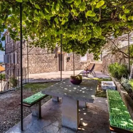 Bunica House Hébergement de vacances Nerezisca